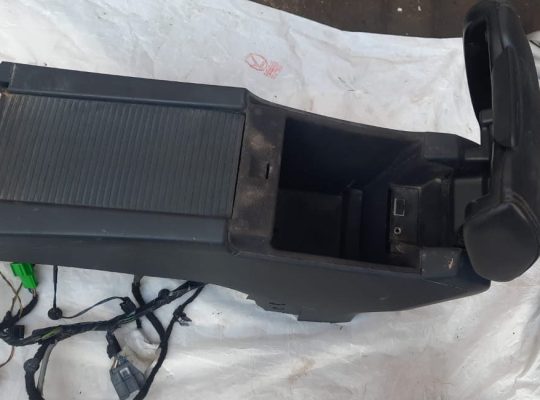 VOLVO S60 2013 CENTER CONSOLE BOX PART NO 39819457 30755732 ( Genuine Used VOLVO Parts )