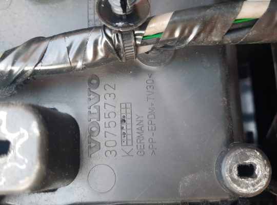 VOLVO S60 2013 CENTER CONSOLE BOX PART NO 39819457 30755732 ( Genuine Used VOLVO Parts )