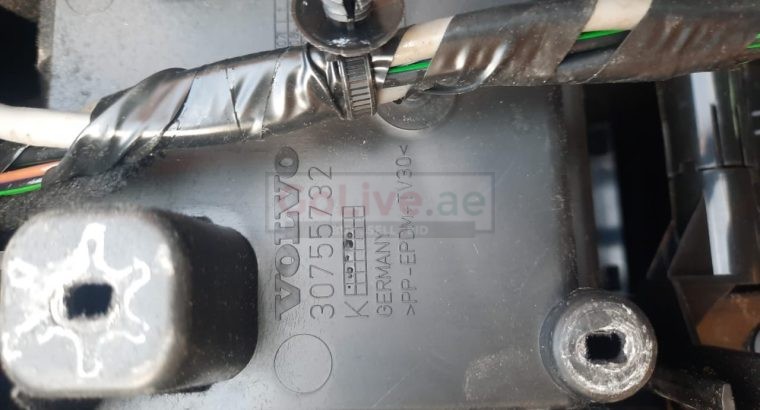 VOLVO S60 2013 CENTER CONSOLE BOX PART NO 39819457 30755732 ( Genuine Used VOLVO Parts )