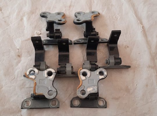 VOLVO S60 2013 FRONT & REAR DOOR HINGES & DOOR LOCK STRIKER PLATES PART NO A046572 / 31391309 ( Genuine Used VOLVO Parts )