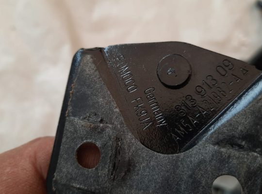 VOLVO S60 2013 FRONT & REAR DOOR HINGES & DOOR LOCK STRIKER PLATES PART NO A046572 / 31391309 ( Genuine Used VOLVO Parts )