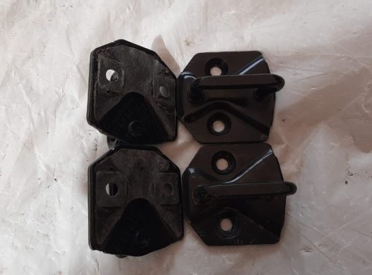 VOLVO S60 2013 FRONT & REAR DOOR HINGES & DOOR LOCK STRIKER PLATES PART NO A046572 / 31391309 ( Genuine Used VOLVO Parts )