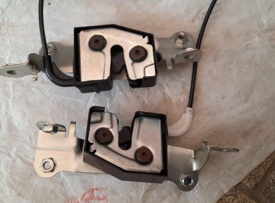 VOLVO S60 2013 REAR SEAT REST LOCK LATCH CONTROL PART NO 30727871 ( Genuine Used VOLVO Parts )
