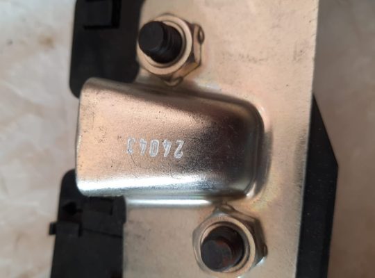 VOLVO S60 2013 REAR SEAT REST LOCK LATCH CONTROL PART NO 30727871 ( Genuine Used VOLVO Parts )