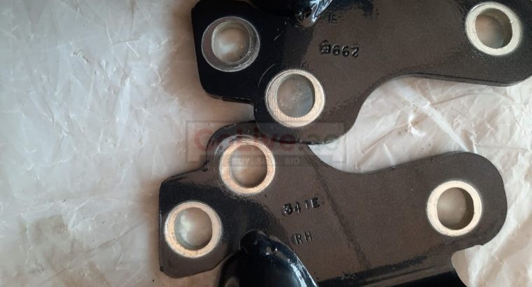 VOLVO S60 2013 TAILGATE/TRUNK/BOOT HINGE LEFT & RIGHT PART NO 31349169 / 31349170 ( Genuine Used VOLVO Parts )