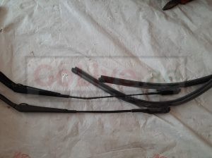 VOLVO S60 2013 FRONT LEFT & RIGHT WIPER ARMS PART NO 30753504 / 30753505 ( Genuine Used VOLVO Parts )