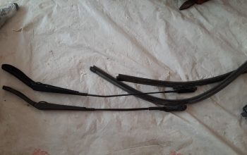 VOLVO S60 2013 FRONT LEFT & RIGHT WIPER ARMS PART NO 30753504 / 30753505 ( Genuine Used VOLVO Parts )