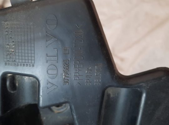 VOLVO S60 2013 FRONT LEFT & RIGHT BUMPER MOUNTING BRACKET PART NO 30796625 / 30796626 ( Genuine Used VOLVO Parts )