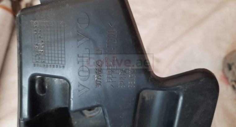 VOLVO S60 2013 FRONT LEFT & RIGHT BUMPER MOUNTING BRACKET PART NO 30796625 / 30796626 ( Genuine Used VOLVO Parts )