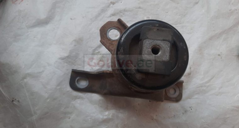VOLVO S60 2013 ENGINE MOUNT RIGHT SIDE PART NO 30671245 ( Genuine Used VOLVO Parts )