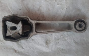 VOLVO S60 2013 ENGINE TOP SUPPORT MOUNT BRACKET RIGHT & LEFT SIDE PART NO 30793322 / 30680474 ( Genuine Used VOLVO Parts )