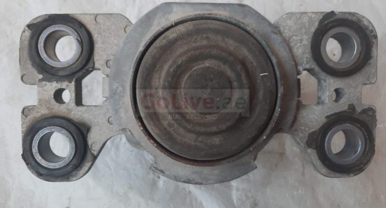 VOLVO S60 2013 LEFT DRIVER SIDE ENGINE MOTOR MOUNT SUPPORT PART NO 31316875 ( Genuine Used VOLVO Parts )