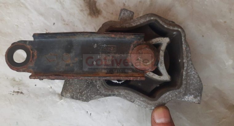 VOLVO S60 2013 REAR ENGINE MOUNT PART NO 30748173 ( Genuine Used VOLVO Parts )