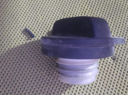 VOLVO S60 2013 GASOLINE FUEL TANK RESERVOIR FILLER NECK COVER CAP ( Genuine Used VOLVO Parts )