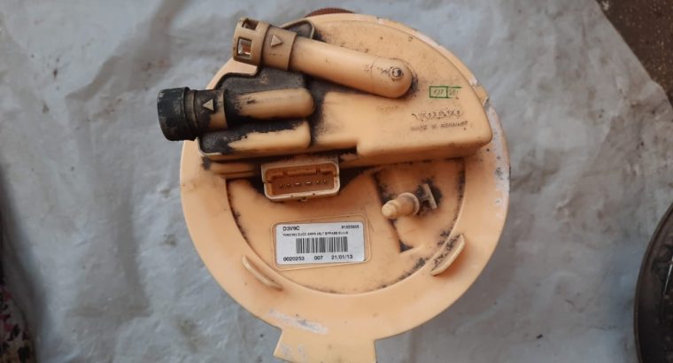 VOLVO S60 2013 FUEL PUMP ASSEMBLY PART NO 31355935 ( Genuine Used VOLVO Parts )