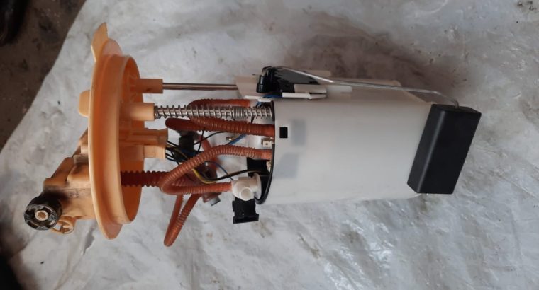 VOLVO S60 2013 FUEL PUMP ASSEMBLY PART NO 31355935 ( Genuine Used VOLVO Parts )