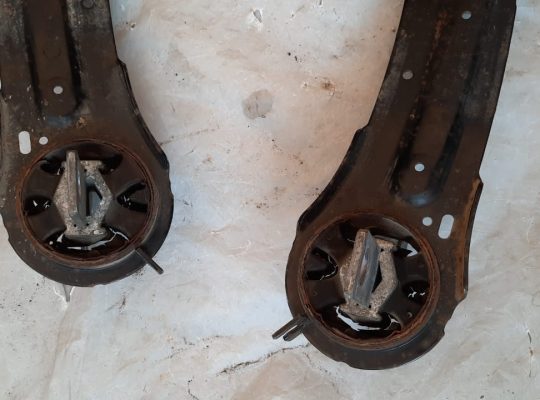 VOLVO S60 2013 LEFT & RIGHT REAR KNUCKLE TRAILING CONTROL ARMS ( Genuine Used VOLVO Parts )