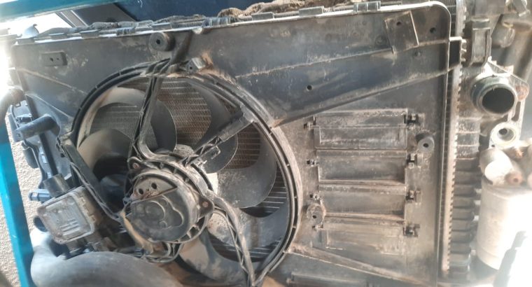 VOLVO S60 2013 RADIATOR ENGINE COOLING FAN KIT ( Genuine Used VOLVO Parts )