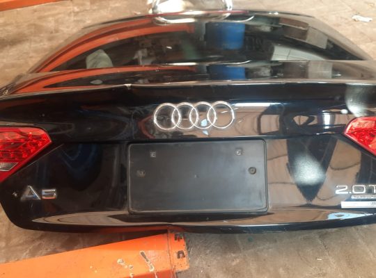 AUDI A5 2013 TRUNK LID COMPLETE WITH BACK WINDSHIELD ( Genuine Used AUDI Parts )