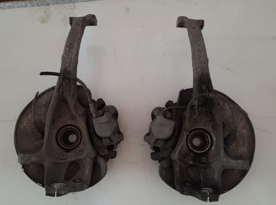 AUDI A5 2013 FRONT KNUCKLE HUB RIGHT DRIVER & LEFT PASSENGER SIDE PART NO 4G0407242D / 4G0407241D ( Genuine Used AUDI Parts )