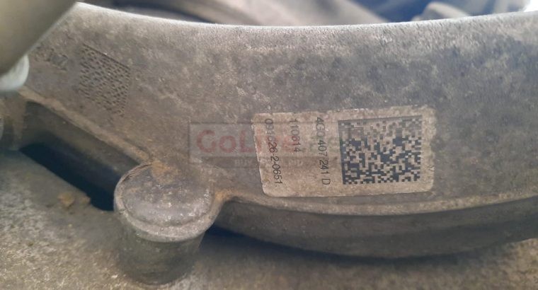AUDI A5 2013 FRONT KNUCKLE HUB RIGHT DRIVER & LEFT PASSENGER SIDE PART NO 4G0407242D / 4G0407241D ( Genuine Used AUDI Parts )