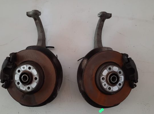 AUDI A5 2013 FRONT KNUCKLE HUB RIGHT DRIVER & LEFT PASSENGER SIDE PART NO 4G0407242D / 4G0407241D ( Genuine Used AUDI Parts )