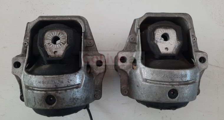 AUDI A5 2013 A4 Q5 RIGHT &LEFT SIDE ENGINE MOUNT SET PART NO 8R0199381 8R0199382 ( Genuine Used AUDI Parts )