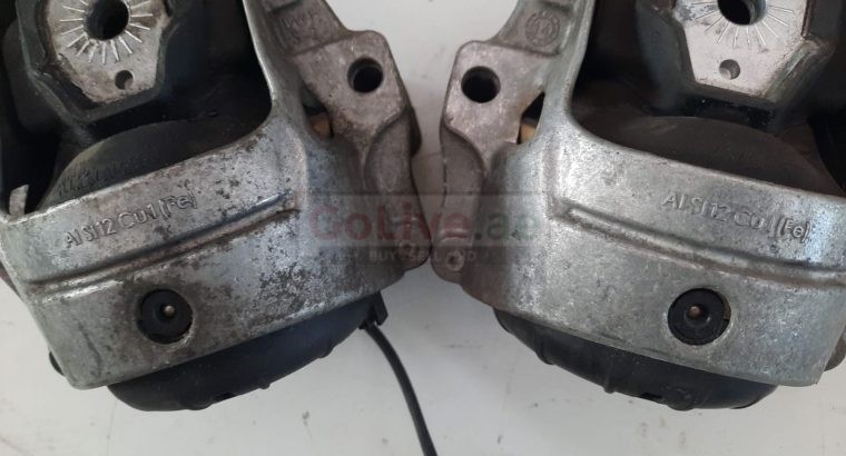 AUDI A5 2013 A4 Q5 RIGHT &LEFT SIDE ENGINE MOUNT SET PART NO 8R0199381 8R0199382 ( Genuine Used AUDI Parts )