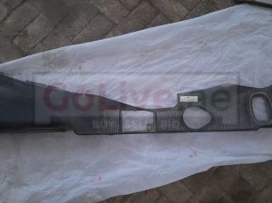 AUDI A5 2013 WINDSHIELD WIPER COWL PANEL GRILLE COVER PART NO 8K1819447 ( Genuine Used AUDI Parts )