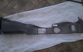 AUDI A5 2013 WINDSHIELD WIPER COWL PANEL GRILLE COVER PART NO 8K1819447 ( Genuine Used AUDI Parts )