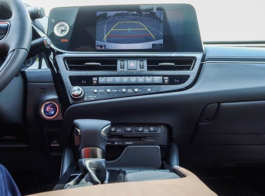Lexus ES 300h 2023