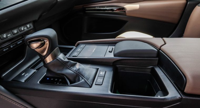 Lexus ES 300h 2023