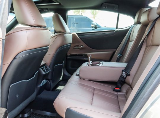 Lexus ES 300h 2023