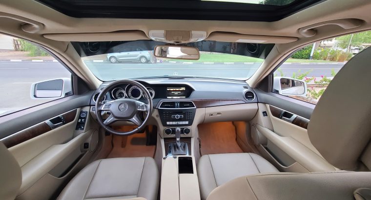 Mercedez C200, Top Option, Gcc Specs, Panoramic Roof, Single owner for sale 050 2134666