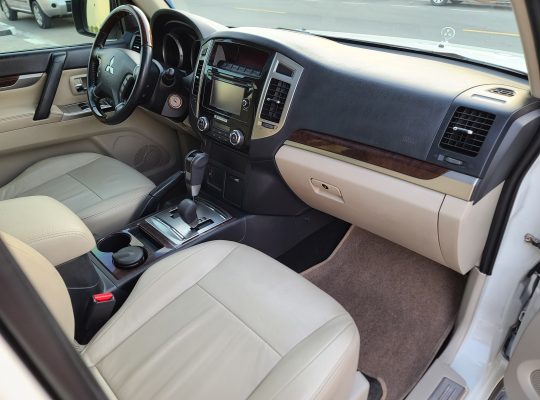 MITSUBISHI PAJERO 2016 3.8 V6 ACCIDENT FREE PERFECT CONDITION 050 2134666