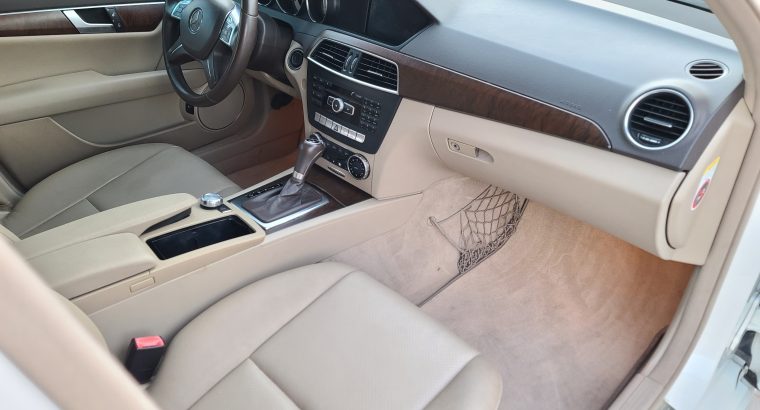 Mercedez C200, Top Option, Gcc Specs, Panoramic Roof, Single owner for sale 050 2134666