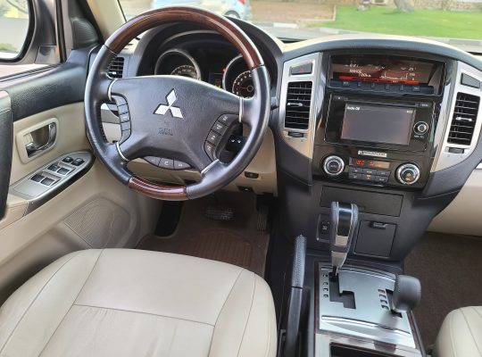 MITSUBISHI PAJERO 2016 3.8 V6 ACCIDENT FREE PERFECT CONDITION 050 2134666