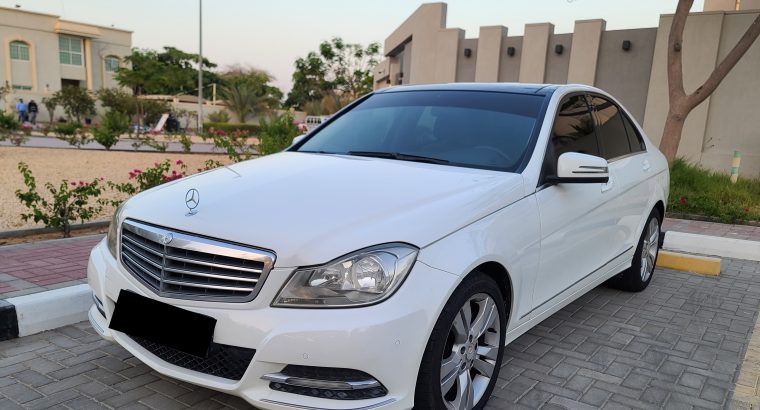 Mercedez C200, Top Option, Gcc Specs, Panoramic Roof, Single owner for sale 050 2134666