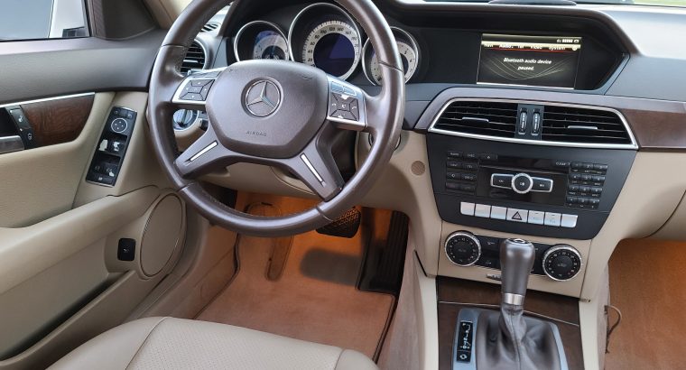 Mercedez C200, Top Option, Gcc Specs, Panoramic Roof, Single owner for sale 050 2134666