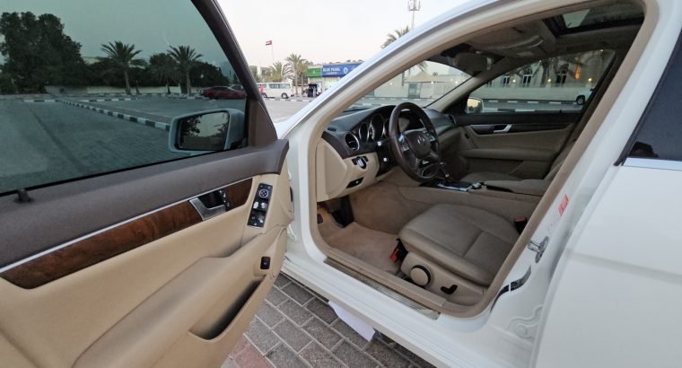 Mercedez C200, Top Option, Gcc Specs, Panoramic Roof, Single owner for sale 050 2134666