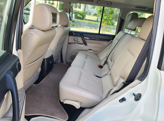 MITSUBISHI PAJERO 2016 3.8 V6 ACCIDENT FREE PERFECT CONDITION 050 2134666