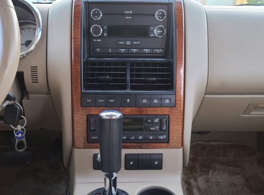 FORD EXPLORER 2010, XLT GCC , FULL OPTION , LOW MILEAGE , ORIGINAL CONDITION