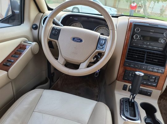 FORD EXPLORER 2010, XLT GCC , FULL OPTION , LOW MILEAGE , ORIGINAL CONDITION
