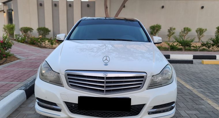 Mercedez C200, Top Option, Gcc Specs, Panoramic Roof, Single owner for sale 050 2134666