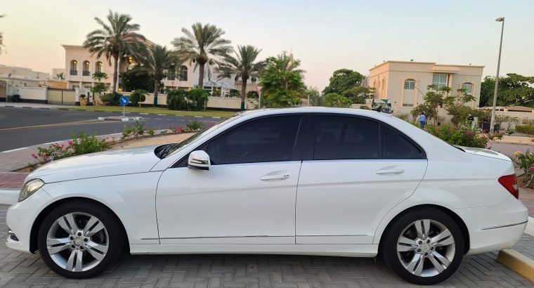 Mercedez C200, Top Option, Gcc Specs, Panoramic Roof, Single owner for sale 050 2134666