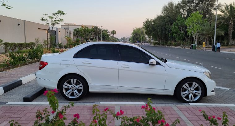 Mercedez C200, Top Option, Gcc Specs, Panoramic Roof, Single owner for sale 050 2134666