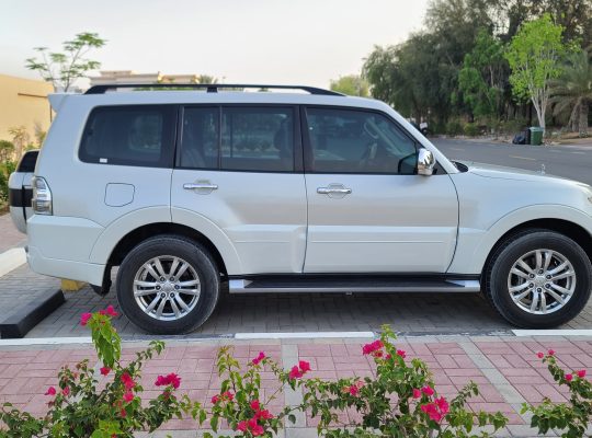 MITSUBISHI PAJERO 2016 3.8 V6 ACCIDENT FREE PERFECT CONDITION 050 2134666