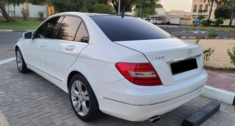 Mercedez C200, Top Option, Gcc Specs, Panoramic Roof, Single owner for sale 050 2134666