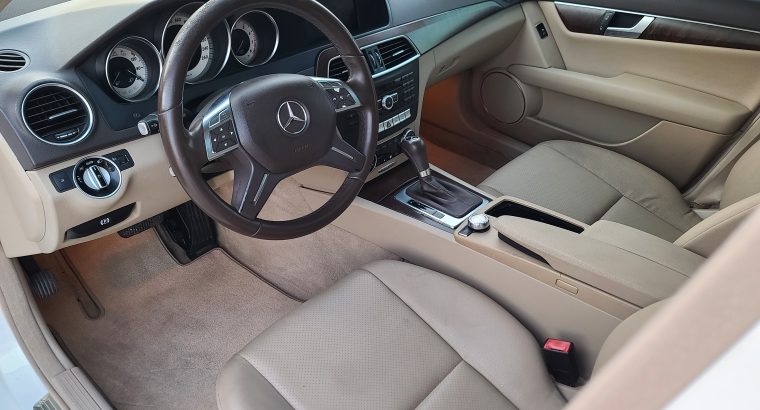 Mercedez C200, Top Option, Gcc Specs, Panoramic Roof, Single owner for sale 050 2134666