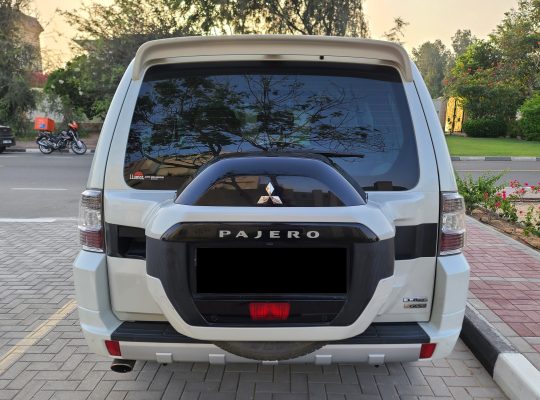 MITSUBISHI PAJERO 2016 3.8 V6 ACCIDENT FREE PERFECT CONDITION 050 2134666
